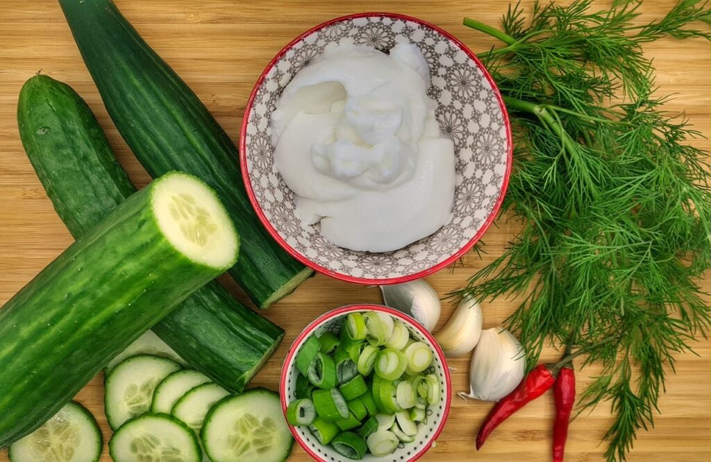 okurkovy salat - suroviny