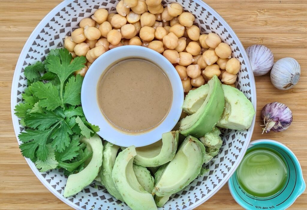 hummus s avokádo suroviny