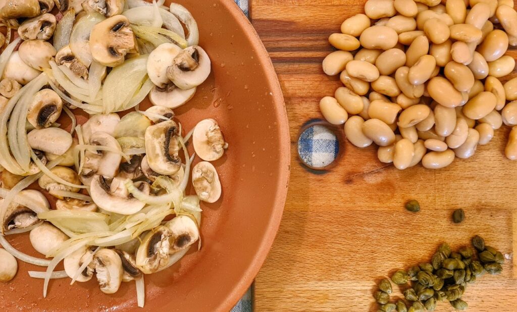 Těstoviny s houbami a fazolemi