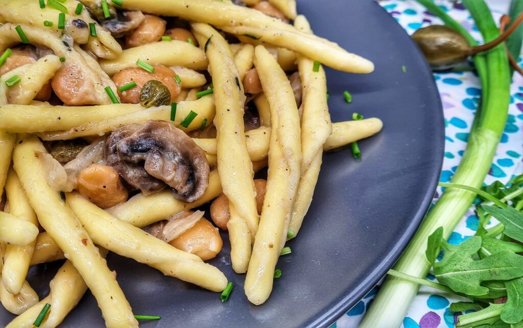 Těstoviny s houbami a fazolemi