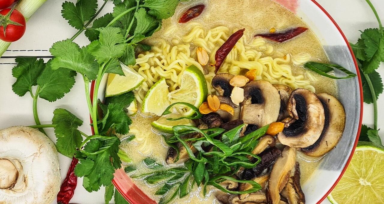 Thajský miso ramen s arašídovým máslem