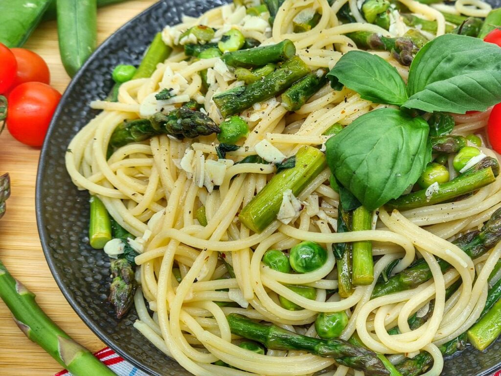 lemon spaghetti with asparagus and green peas