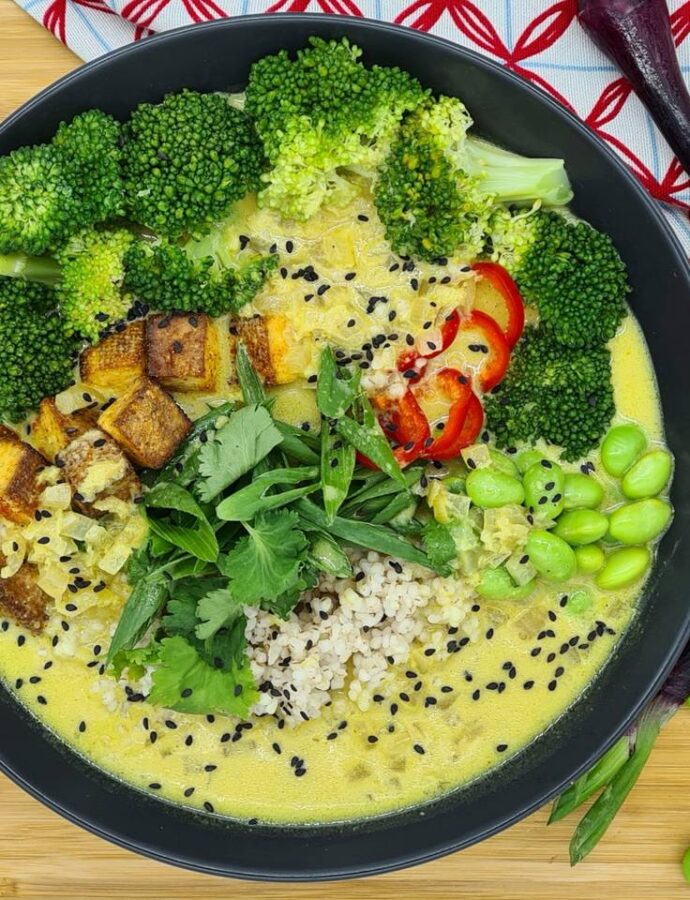 Golden coconut bowl with tofu and a lot of veggies